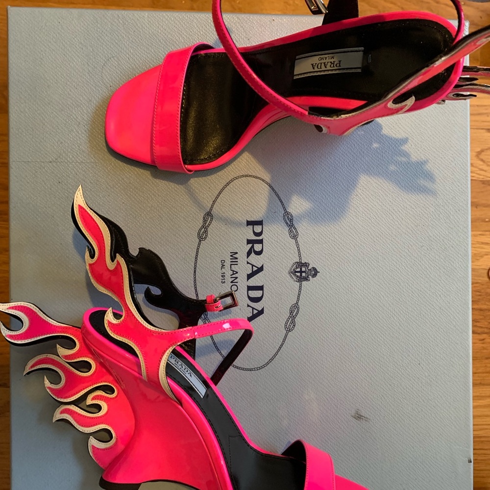 Prada Flame 2018 collection sz7 women’s